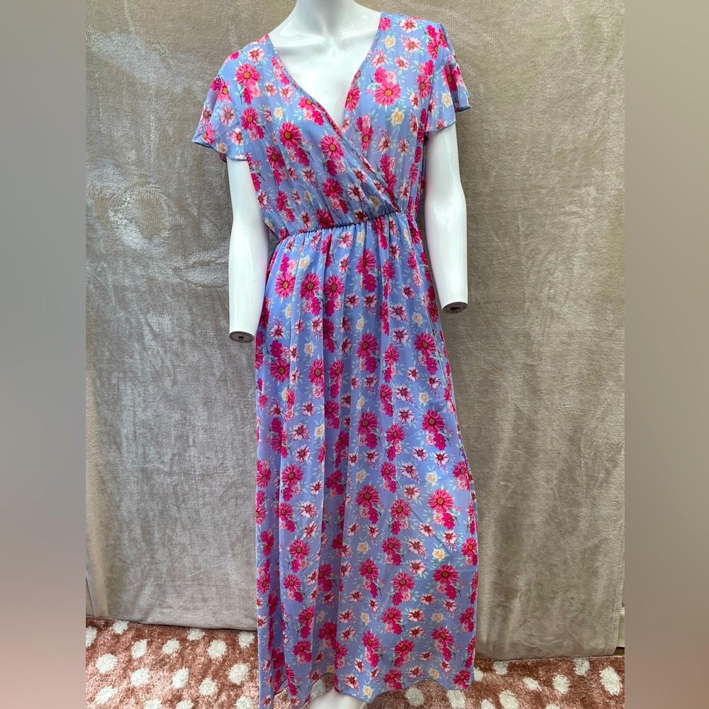 Women's bohemian maxi-dress, chiffon with floral print and V-neck